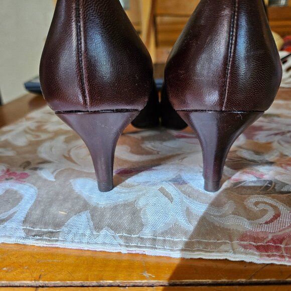 Vintage Chanel Brown and Black Pumps - Picture 4 of 7